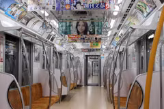Ánh sáng trên thế hệ toa tàu mới đóng được Công ty tàu ngầm Tokyo cho lắp đặt ánh sáng LED. (Nguồn: Hữu Thắng/Vietnam+)