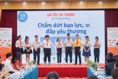 Đại diện trẻ em tại Hà Nội và Thành phố Hồ Chí Minh chia sẻ thông điệp chấm dứt trừng phạt thể chất, tinh thần trẻ em. (Ảnh minh họa: PV/Vietnam+)