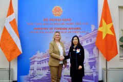 Thứ trưởng Ngoại giao Lê Thị Thu Hằng và Quốc Vụ khanh Ngoại giao Đan Mạch Lina Gandlose Hansen đồng chủ trì Tham vấn chính trị lần thứ 2 giữa Bộ Ngoại giao Việt Nam và Bộ Ngoại giao Đan Mạch. (Nguồn: TTXVN phát)