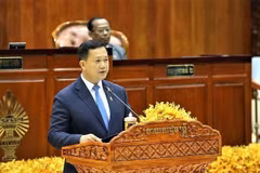 Tiến sỹ Hun Manet phát biểu tại phiên họp sau khi được Quốc hội tín nhiệm giữ cương vị Thủ tướng Chính phủ Hoàng gia Campuchia nhiệm kỳ VII. (Ảnh: AKP/TTXVN phát)