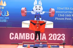Vận động viên Nguyễn Quốc Toàn xuất sắc giành huy chương Vàng môn Cử tạ hạng 89kg nam, phá kỷ lục SEA Games. (Ảnh: Minh Quyết/TTXVN)