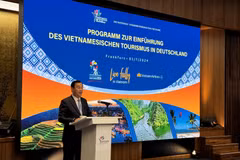 Cục trưởng Cục Du lịch Việt Nam Nguyễn Trùng Khánh phát biểu khai mạc chương trình xúc tiến du lịch Việt Nam tại CHLB Đức. (Ảnh: Thu Hằng/TTXVN)