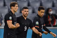 Trung vệ Leon Goretzka (trái) ghi bàn thắng san bằng tỷ số 2-2 cho đội tuyển Đức trong trận gặp Hungary. (Ảnh: AFP/TTXVN)