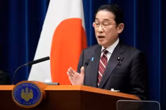 Thủ tướng Nhật Bản Fumio Kishida phát biểu tại cuộc họp báo ở Tokyo ngày 28/3/2024. (Ảnh: AFP/TTXVN)
