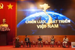 Các đại biểu, chuyên gia trao đổi các vấn đề liên quan đến Chiến lược phát triển kinh tế tư nhân năm 2024 tại hội nghị ở Quảng Ninh. (Ảnh: TTXVN phát)