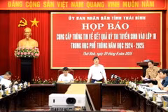 Quang cảnh buổi họp báo của tỉnh Thái Bình cung cấp thông tin về kết quả Kỳ thi tuyển sinh vào lớp 10 công lập. (Ảnh: Thế Duyệt/TTXVN)