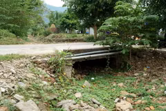 Suối Khe Định (xã Hòa Bắc, huyện Hòa Vang, thành phố Đà Nẵng) đã cạn trơ đáy từ đầu năm nay. (Ảnh: Quốc Dũng/TTXVN)