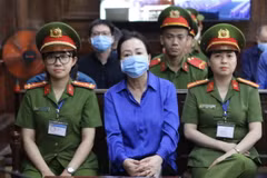 Bị cáo Trương Mỹ Lan tại phiên xét xử sơ thẩm vụ án Vạn Thịnh Phát giai đoạn 2 ngày 8/10/2024. (Ảnh: Thanh Vũ/TTXVN)