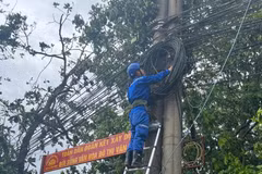 Cán bộ kỹ thuật của VNPT xử lý sự cố. (Nguồn: VNPT)