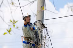 Viễn thông Quảng Ninh nỗ lực ‘cứu sóng’ khôi phục liên lạc cho người dân sau bão