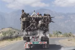 Lực lượng Phòng vệ Quốc gia Ethiopia tuần tra tại Wichale ngày 13/12/2021. Ảnh: AFP/TTXVN