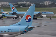 Máy bay của hãng hàng không Korean Air tại sân bay Gimpo ở Seoul (Hàn Quốc). (Ảnh: AFP/TTXVN)