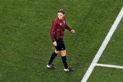 Trọng tài Stephanie Frappart điều khiển trận đấu giữa Mexico và Ba Lan tại World Cup 2022 ở Doha (Qatar), ngày 22/11/2022. (Ảnh: AFP/TTXVN)
