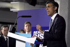Ông Rishi Sunak phát biểu tại thủ đô London (Anh), ngày 12/7/2022. (Ảnh: AFP/TTXVN)