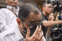 Cựu quan chức thuế Rafael Alun Trisambodo tham dự phiên tòa xét xử tội tham nhũng tại Tòa án quận trung tâm Jakarta, ngày 8/1/2024. (Ảnh Antara)