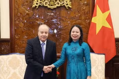 Quyền Chủ tịch nước Võ Thị Ánh Xuân và Đại sứ Cộng hòa Algeria tại Việt Nam Abdelhamid Boubazine. (Ảnh: Thống Nhất/TTXVN)
