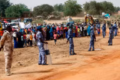 Lực lượng an ninh Sudan được triển khai tại El Geneina, bang Tây Darfur. (Ảnh: AFP/TTXVN)