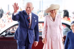 Vua Charles và Hoàng hậu Camilla của Anh. (Ảnh: Reuters)