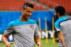 Sự thật cảm động về kiểu đầu mới của siêu sao Cristiano Ronaldo 