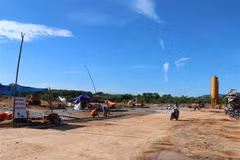 Dự án nhà máy xử lý rác thải xã Nghĩa Kỳ đang xây dựng ngổn ngang. (Ảnh: Sỹ Thắng/TTXVN)