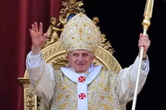 Giáo Hoàng Benedict XVI phát biểu trong ngày Lễ Phục sinh tại tòa thánh Vatican. (Nguồn: AFP/TTXVN)