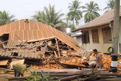 Khu dân cư bị phá hủy sau động đất tại thành phố Tachilek, miền đông bắc Myanmar ngày 25/3. (Nguồn: AFP/TTXVN)