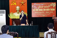 Bà Phạm Thị Oanh, Phó Chủ tịch Thường trực UBND thành phố Nam Định, thông tin về công tác tổ chức lễ Khai ấn đền Trần năm 2020. (Ảnh: Vũ Văn Đạt/Vietnam+)