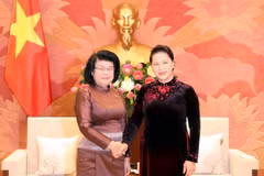 Chủ tịch Quốc hội Nguyễn Thị Kim Ngân tiếp Phó Chủ tịch thứ hai Quốc hội Vương quốc Campuchia Khuon Sudary đang thăm và làm việc tại Việt Nam. (Ảnh: Trọng Đức/TTXVN)