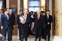 Phó Thủ tướng Trung Quốc Lưu Hạc (phải) và Bộ trưởng Tài chính Mỹ Steven Mnuchin (trái) tại vòng đàm phán ở Bắc Kinh của Trung Quốc ngày 14/2 vừa qua. (Ảnh: THX/TTXVN)