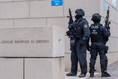 Cảnh sát gác tại khu vực Dresden, Đức, ngày 9/10/2019. (Nguồn: AFP/TTXVN) 