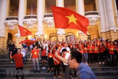 [Video] Công ty nước ngoài cho công nhân nghỉ cổ vũ cho U23 Việt Nam