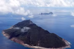 Toàn cảnh đảo Senkaku mà Bắc Kinh gọi là Điếu Ngư trên biển Hoa Đông ngày 15/9/2012. (Nguồn: AFP/TTXVN)