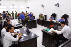 [Video] Xét xử sơ thẩm vụ cưỡng đoạt tài sản tại chợ Long Biên