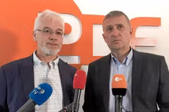 Joerg Brase, phóng viên ZDF (phải) và Thomas Seibert, phóng viên của Tagesspiegel. (Nguồn: DPA) 