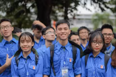 Đảng viên trẻ Đỗ Đức Thắng (đứng giữa), Đại học Bách khoa Hà Nội. (Ảnh: PV)