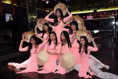 Tiết mục biểu diễn tại “Phiên Chợ tết 2019.” (Ảnh: Anh Đức/Vietnam+)