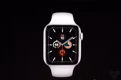 Apple Watch Series 5 có màn hình luôn bật và thêm vỏ titan, gốm