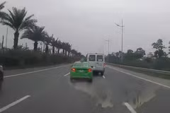 Tước giấy phép lái xe của 2 tài xế rượt đuổi "như phim hành động"