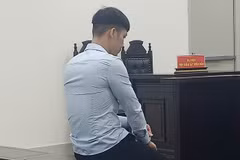 Bị cáo Phạm Văn Tùng tại Tòa. (Nguồn: báo Hà Nội mới)