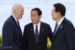 Tổng thống Mỹ Joe Biden, Thủ tướng Nhật Bản Fumio Kishida và Tổng thống Hàn Quốc Yoon Suk-yeol tại cuộc gặp bên lề Hội nghị thượng đỉnh G7 ở Hiroshima, Nhật Bản, ngày 21/5 vừa qua. (Ảnh: Kyodo/TTXVN)