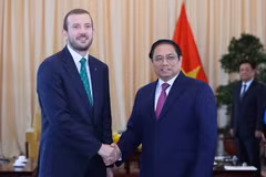 Thủ tướng Phạm Minh Chính tiếp ông Virginijus Sinkevičius, Cao ủy châu Âu về Môi trường, Đại dương và Nghề cá. (Ảnh: Dương Giang/TTXVN)