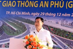 Phó Chủ tịch UBND Thành phố Hồ Chí Minh Bùi Xuân Cường phát biểu tại lễ khởi công. (Ảnh: Tiến Lực/TTXVN)