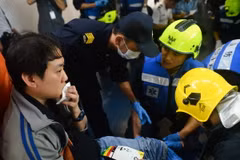Tàu cao tốc đâm vào đê chắn sóng ở Macau, 70 người bị thương