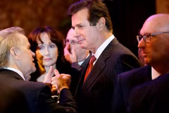 Ông Paul Manafort (thứ hai, phải), chuyên gia vận động tranh cử cho ứng viên Tổng thống Mỹ Donald Trump tại New York (Mỹ) ngày 3/5/2016.(Nguồn: EPA/TTXVN)