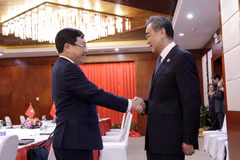 Phó Thủ tướng, Bộ trưởng Phạm Bình Minh và Ngoại trưởng Vương Nghị tại cuộc gặp. (Ảnh: Phạm Kiên/TTXVN)