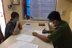 Chị L.T.H tại cơ quan công an. (Ảnh: TTXVN phát)