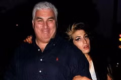 Amy Winehouse và cha. (Nguồn: Internet)