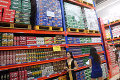 Doanh nghiệp quan ngại về đề xuất áp thuế giá trị gia tăng lên sản phẩm đồ uống. (Ảnh minh họa. Nguồn: TTXVN)