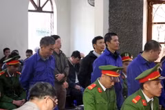 Các bị cáo tại phiên tòa. (Ảnh: Hữu Quyết/TTXVN)