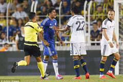 [Video] Diego Costa ghi bàn độc diễn rồi suýt... gãy chân